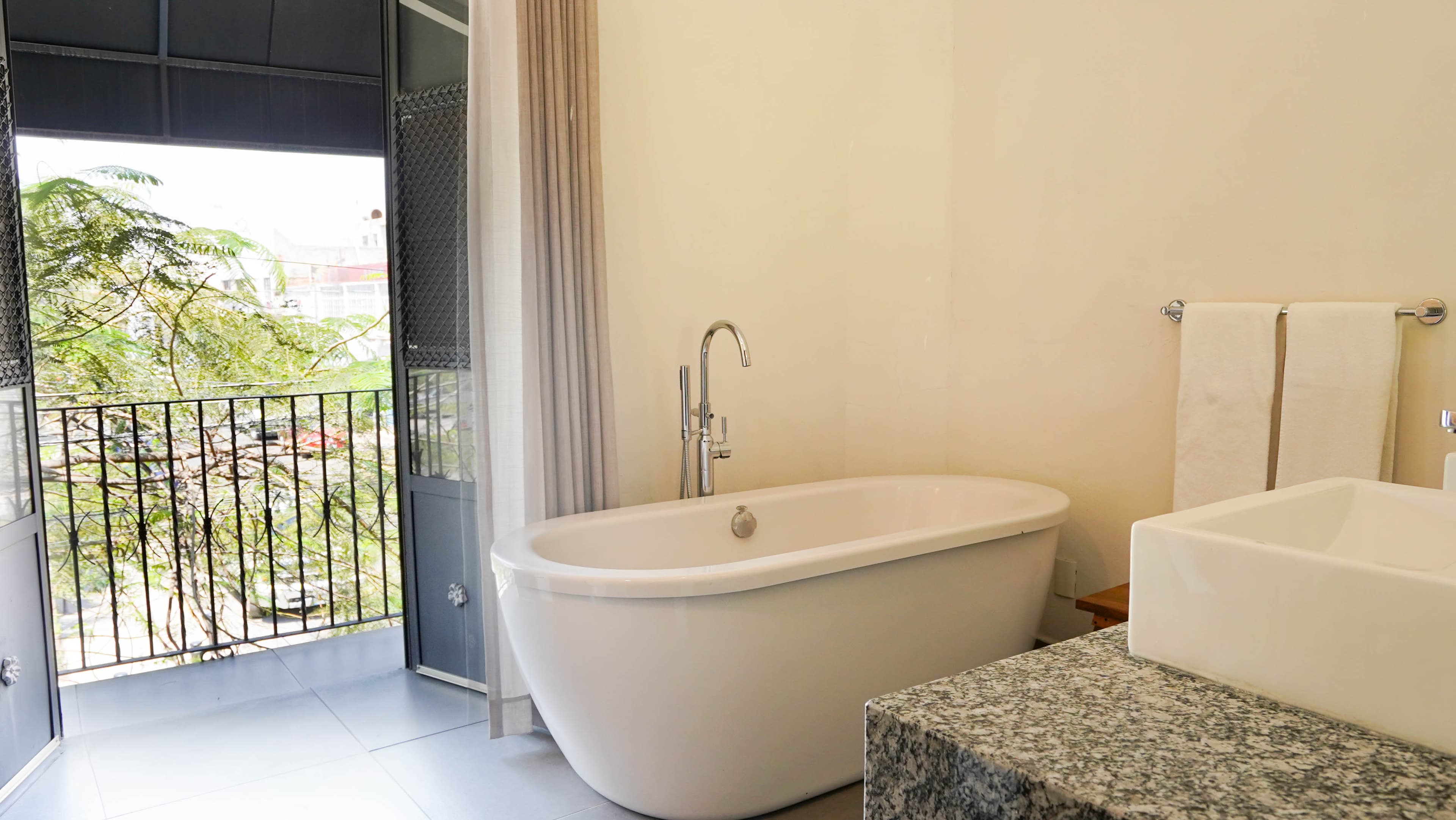 Master con tina - Imagen 3